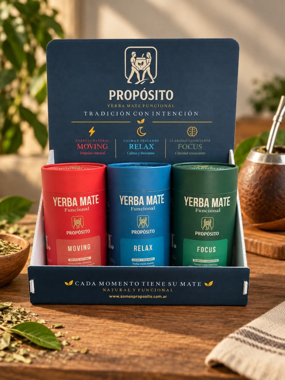 Exhibidor de mostrador Propósito con los tres cilindros de yerba mate funcional: Moving, Relax y Focus